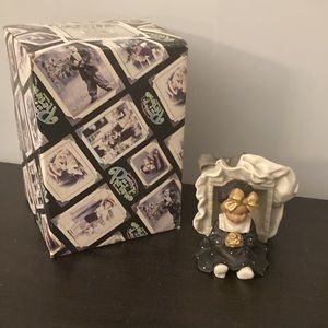 Kim Anderson “No box can hold my love for you”.